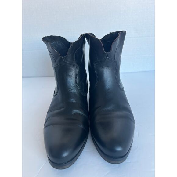 LEVIS Black Leather Almond Toe Pull On Chunky Heel Logo Ankle Bootie Boots 7.5 - Picture 3 of 12